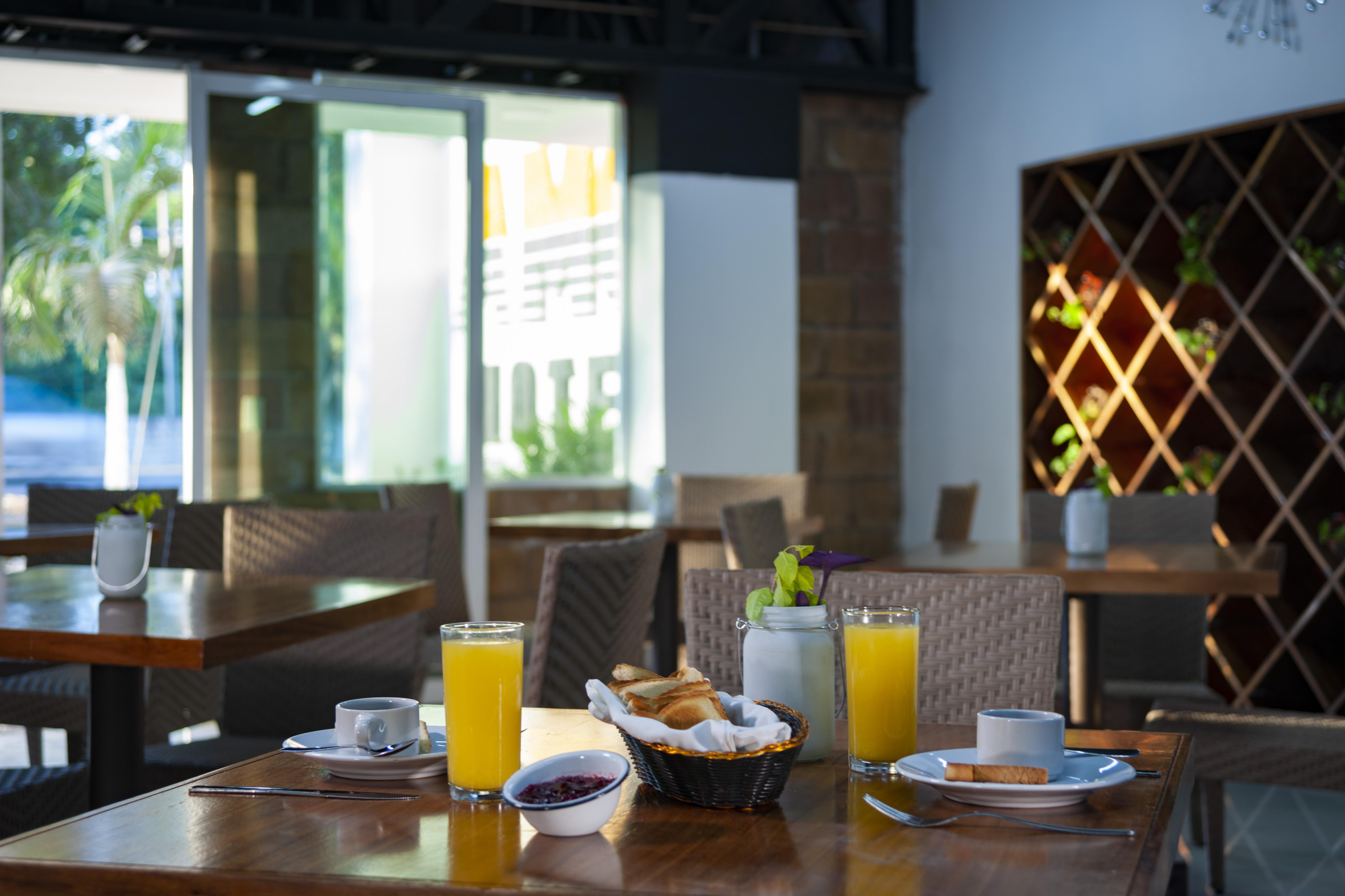 Container Inn Hotel Aeropuerto ปูแอร์โตบาญาร์ตา ภายนอก รูปภาพ